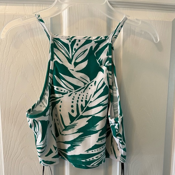 Forever 21 Medium Green/White Crop Tank Top - Picture 3 of 8